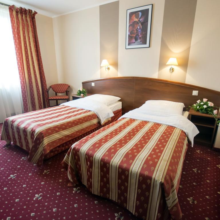 Hotel Novum & Spa Niepołomice Exterior foto