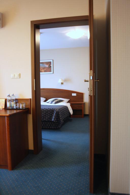 Hotel Novum & Spa Niepołomice Exterior foto
